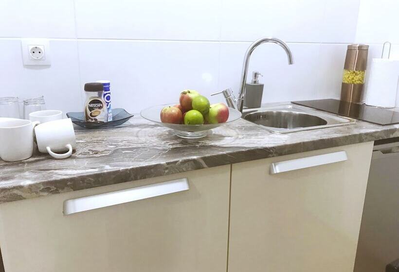 استودیوی استاندارد, Perello Old Town