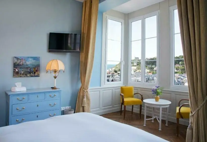 اتاق لوکس با چشم‌انداز دریا, Castel De La Terrasse