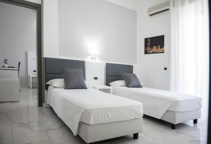 חדר סטנדרט לארבעה, Blu