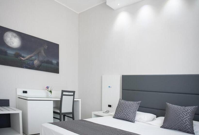 חדר סטנדרט לארבעה, Blu