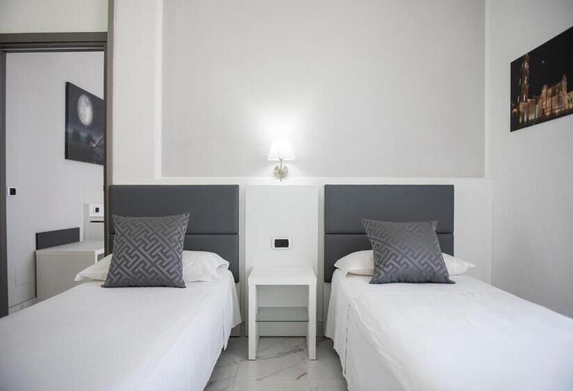 Camera Quadrupla Standard, Blu