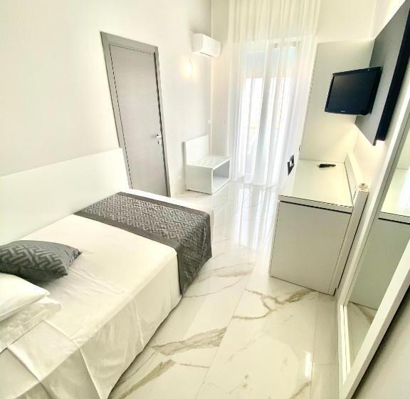 חדר סטנדרט יחיד, Blu