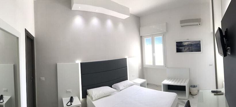 חדר סטנדרט לארבעה, Blu