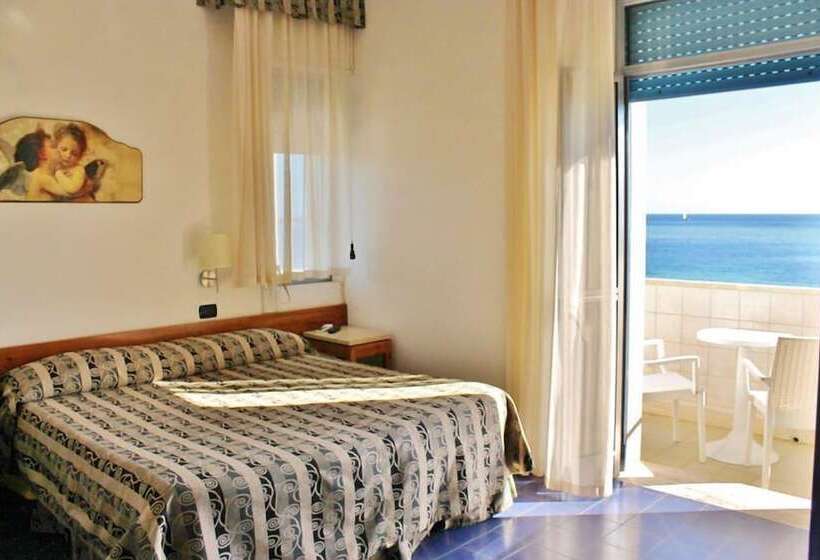 חדר סטנדרט לארבעה נוף לים, Blu