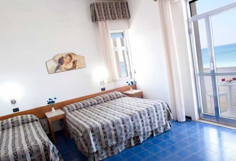 חדר סטנדרט לארבעה נוף לים, Blu