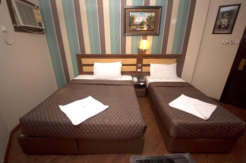 اتاق استاندارد با تخت بزرگ برای معلولان, Ramada Encore By Wyndham Muscat Al Ghubra