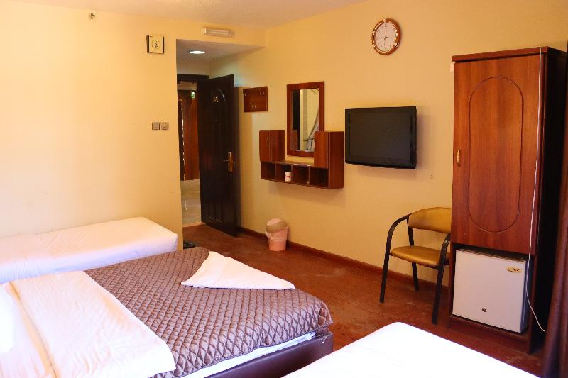 اتاق استاندارد با تخت بزرگ برای معلولان, Ramada Encore By Wyndham Muscat Al Ghubra