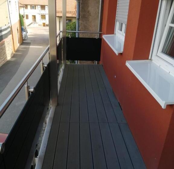 스탠다드 발코니 스튜디오, Schinderhannes