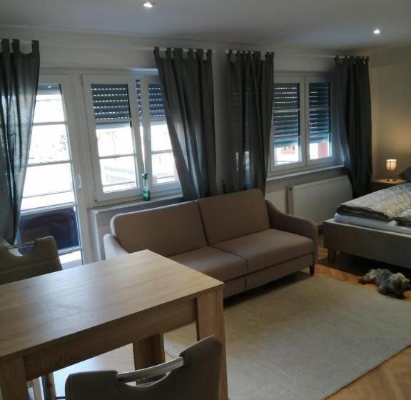 스탠다드 발코니 스튜디오, Schinderhannes