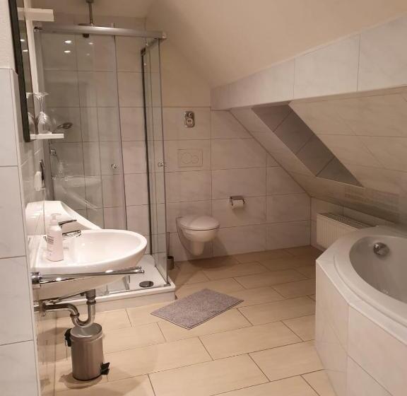 스탠다드 스튜디오, Schinderhannes