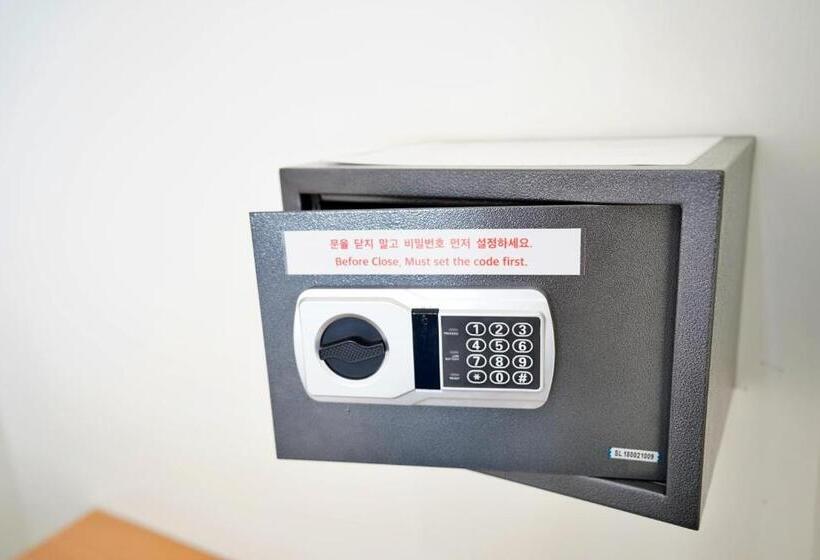 Deluxe Room, Club Hari Dive Resort