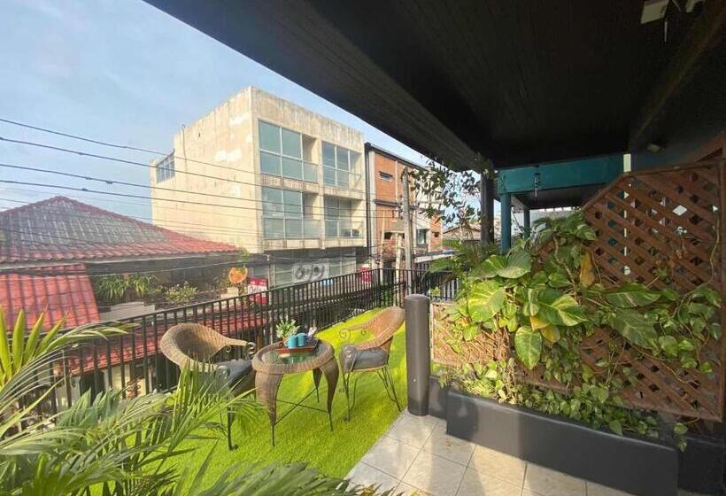 اتاق لوکس با بالکن, Green​ House​ Samui