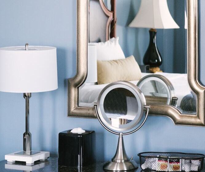 スイート, Francis Marion