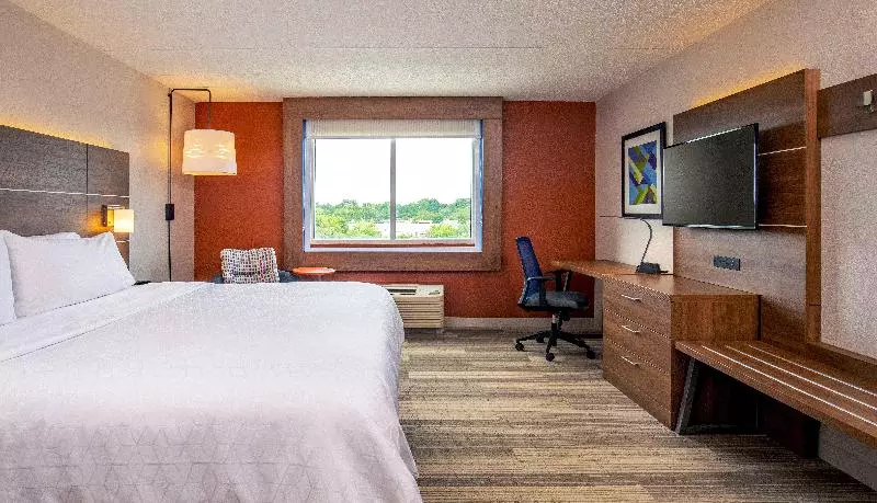 キングサイズベッドのスイートルーム, Holiday Inn Express Chesapeake Norfolk, An Ihg