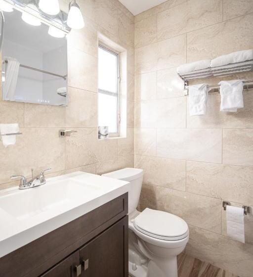 اتاق لوکس با تخت بزرگ, Island Sun Inn & Suites   Venice, Florida Historic Downtown & Beach Getaway