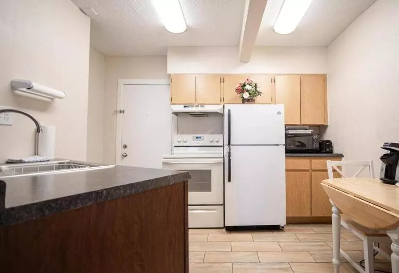 Deluxe-studio, Island Sun Inn & Suites   Venice, Florida Historic Downtown & Beach Getaway