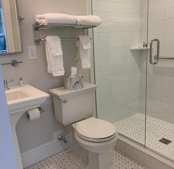 סטודיו משפחתי, The West Lane Inn