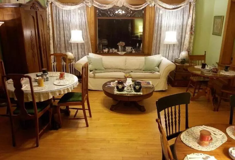 اتاق عادی, White Lace Inn