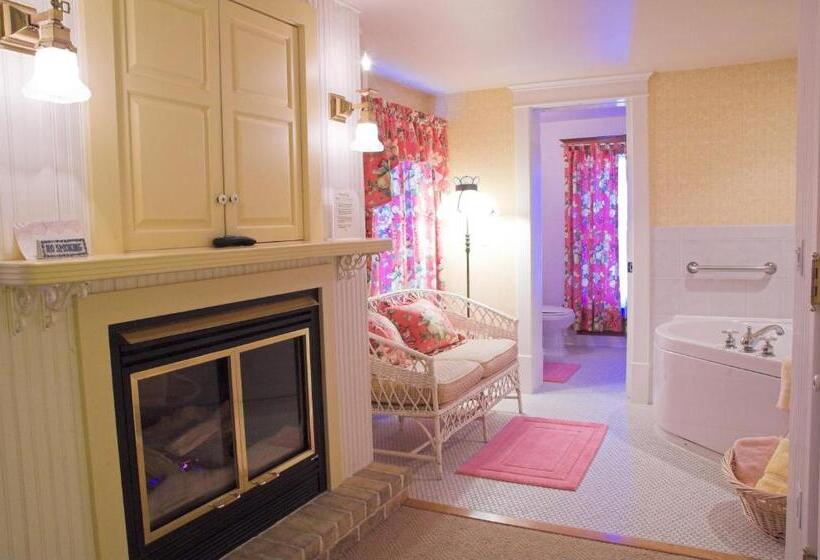 Номер Deluxe, White Lace Inn