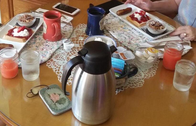 Номер Стандарт Вид на Сад, White Lace Inn