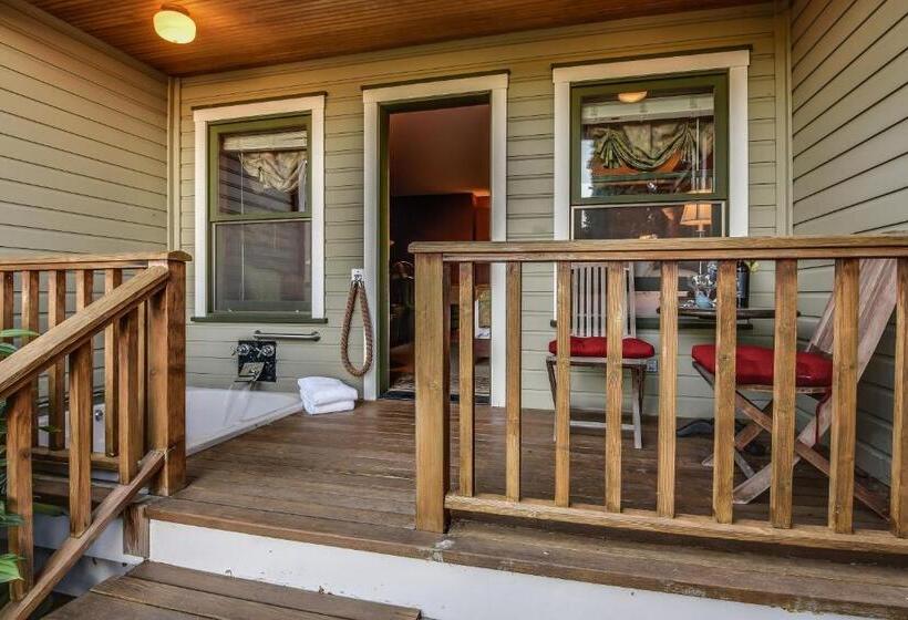 غرفة سوبيريور سرير كينج, Wild Iris Inn