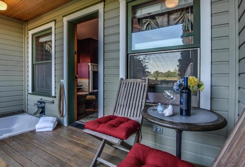 غرفة سوبيريور سرير كينج, Wild Iris Inn