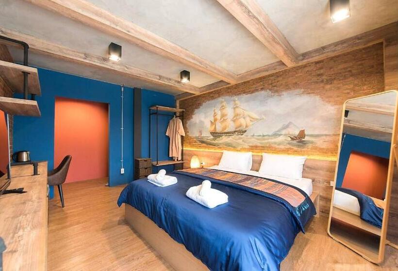 キングサイズベッドのデラックスルーム, Sri Ayutthaya