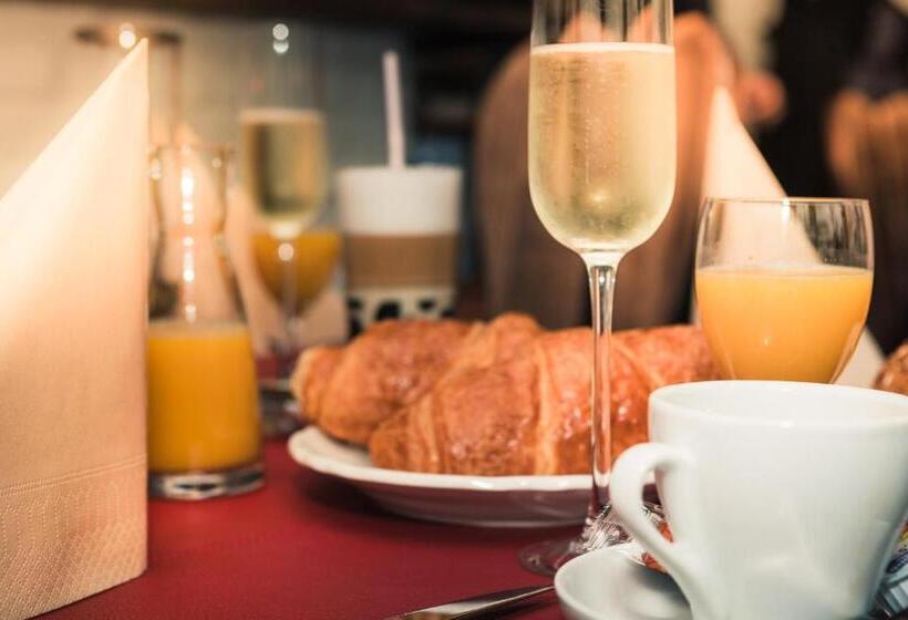 수피리어 룸, Allegra