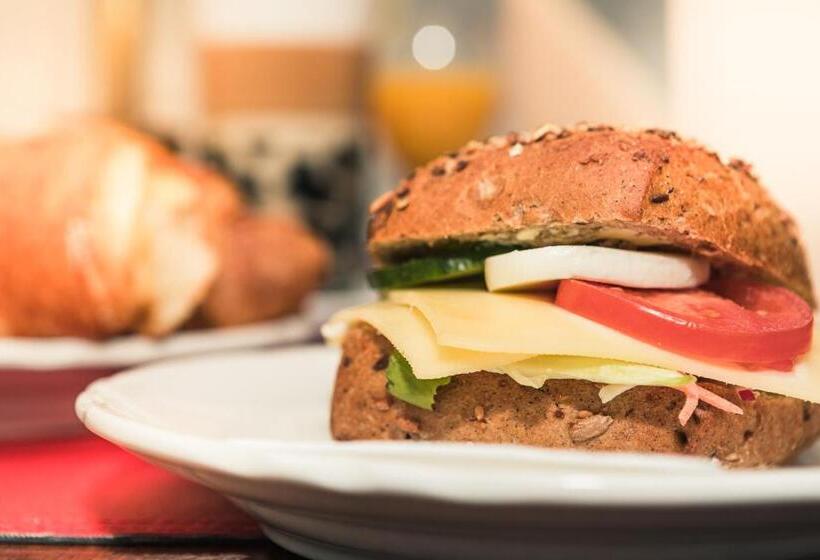 수피리어 룸, Allegra