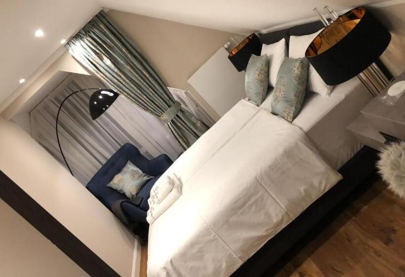 수피리어 룸, Allegra