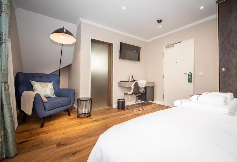 수피리어 룸, Allegra