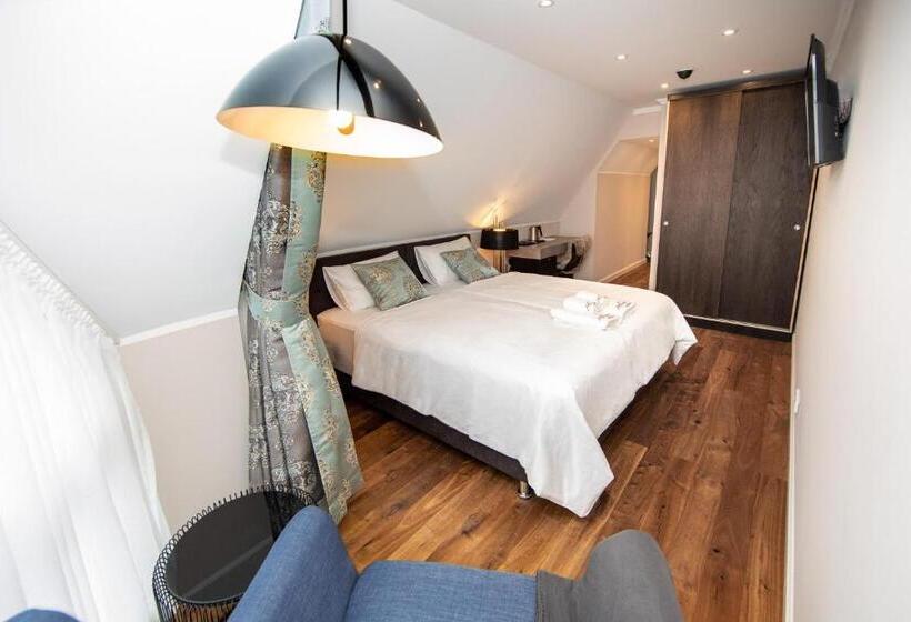 수피리어 룸, Allegra