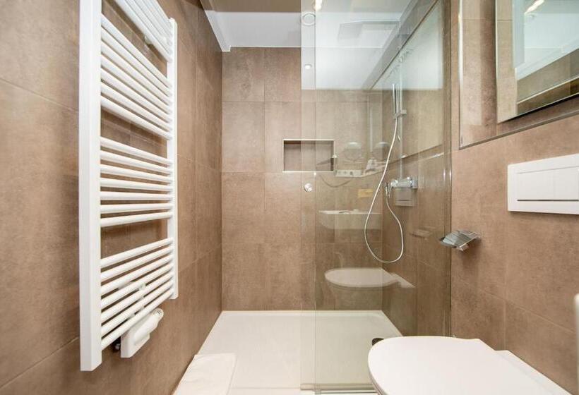 수피리어 룸, Allegra