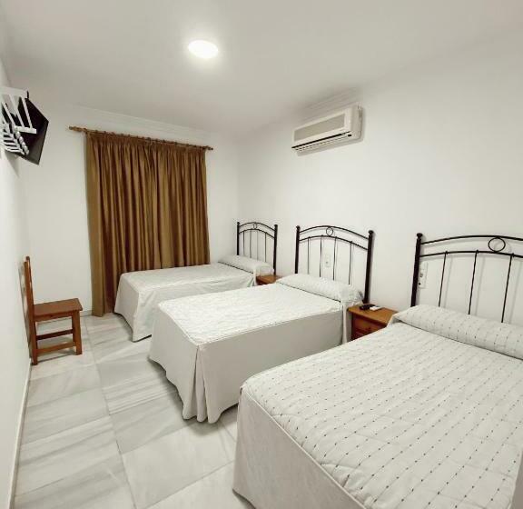 اتاق استاندارد سه نفره, Hostal El Molino