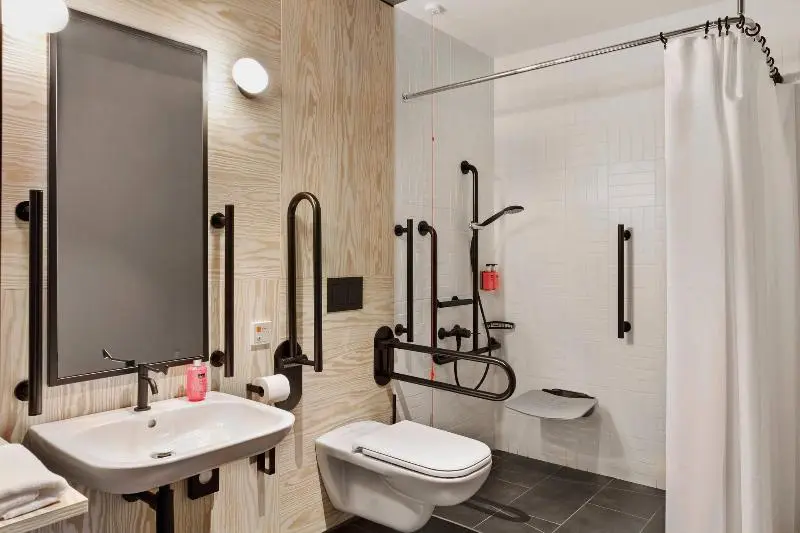 اتاق استاندارد با تخت دو نفره بزرگ, Moxy Kaunas Center