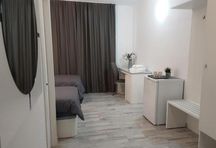 جناح جونيور مزوَّد بتراس, Finca La Barca