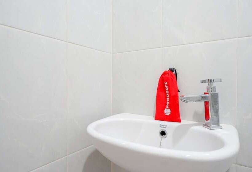 Семейный Номер, Reddoorz Near Pacific Mall Tegal 2