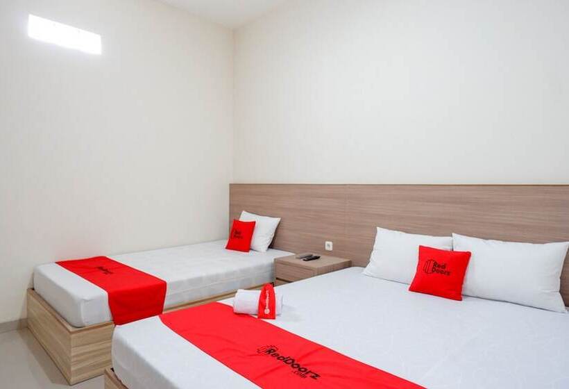 Семейный Номер, Reddoorz Near Pacific Mall Tegal 2