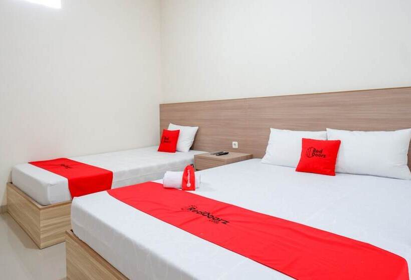 Семейный Номер, Reddoorz Near Pacific Mall Tegal 2