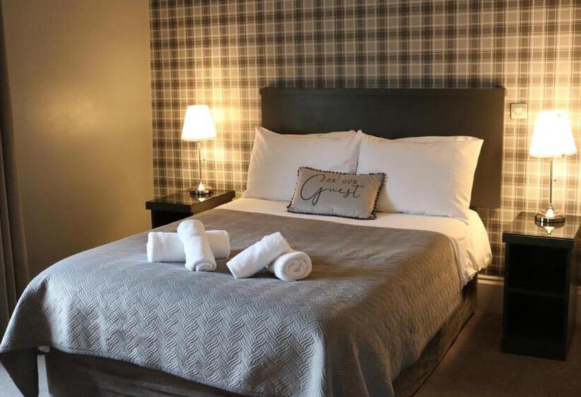 Семейный Номер, Norfolk Arms