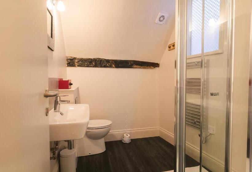 디럭스 룸, The Rose & Crown