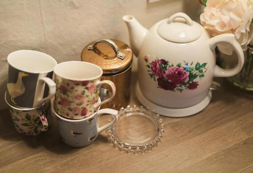 패밀리 스위트, The Rose & Crown