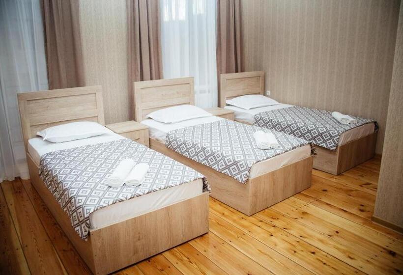 اتاق استاندارد سه نفره, Dreamland Guest House