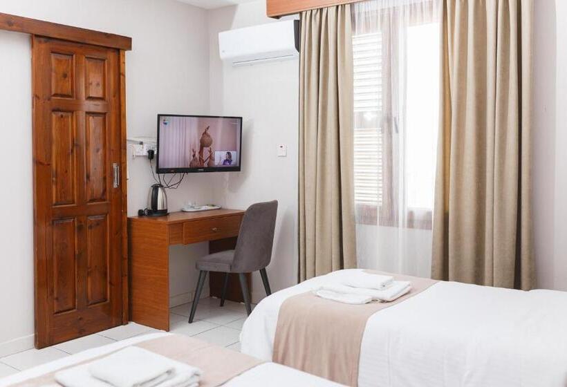 اتاق استاندارد سه نفره, Homelike Guest House