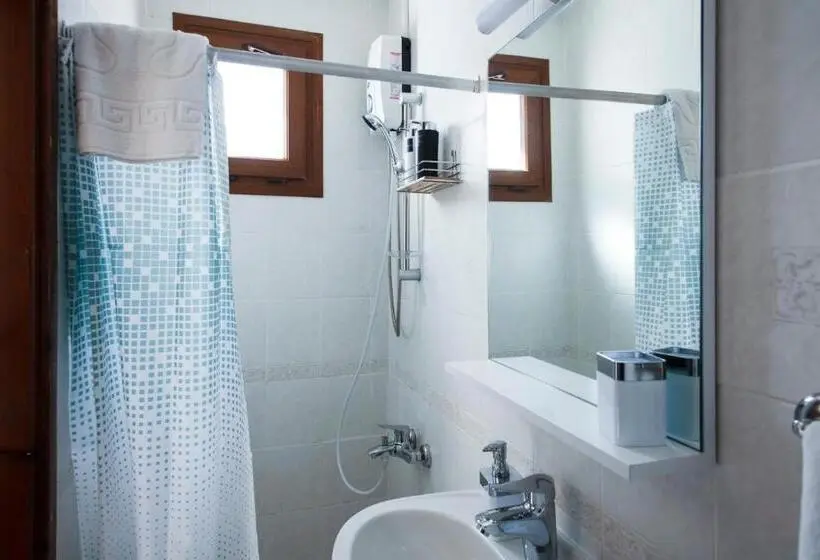 اتاق استاندارد سه نفره, Homelike Guest House