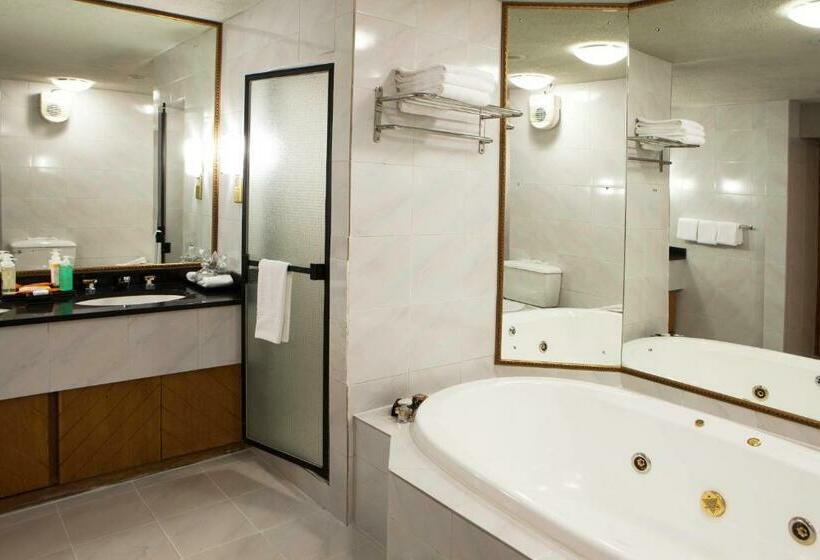 سوییت لوکس, Elephant Hills Resort