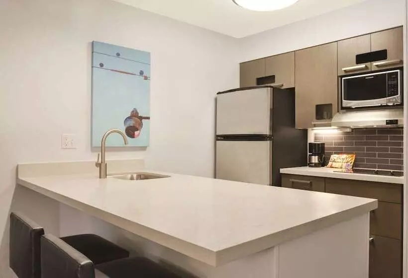 سوییت, Hyatt House Cypress / Anaheim