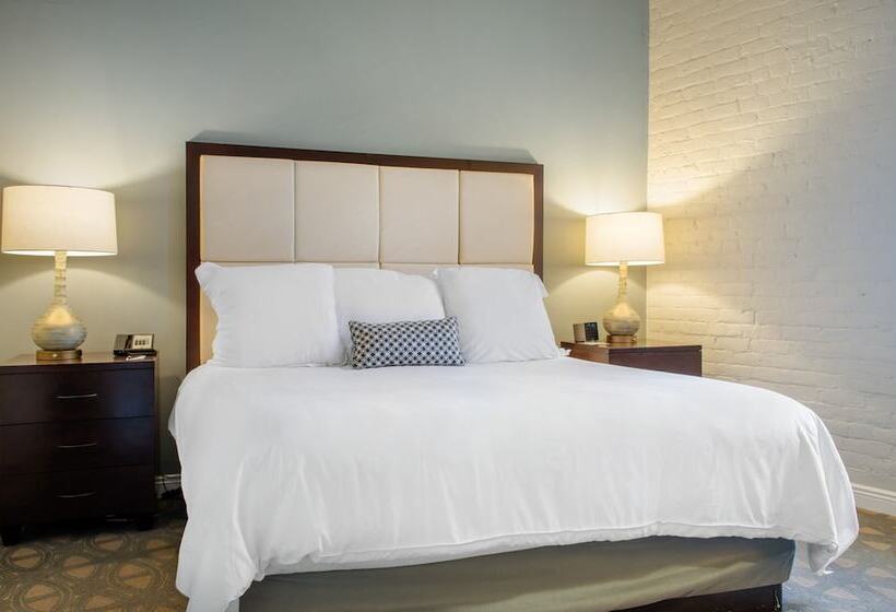 اتاق پرمیوم, Omni Riverfront New Orleans