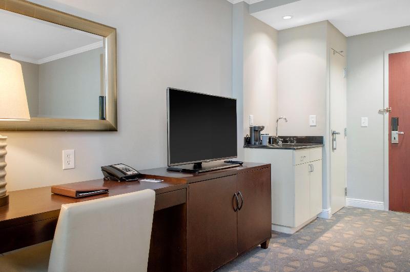 스위트 킹사이즈 침대, Omni Riverfront New Orleans