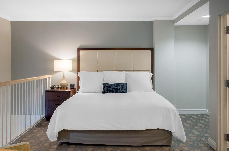 سوئیت با تخت بزرگ, Omni Riverfront New Orleans